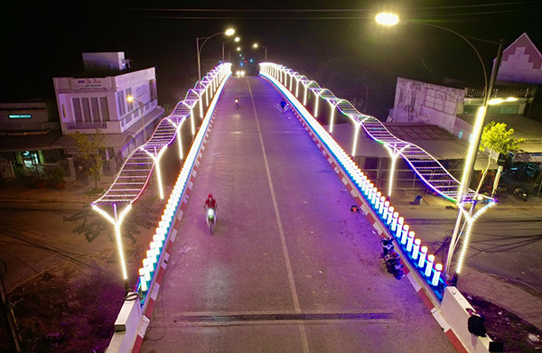 Trang trí đèn Led cầu đường - Quảng Cáo Huỳnh Thiêng Phú - Công Ty TNHH Quảng Cáo Huỳnh Thiêng Phú
